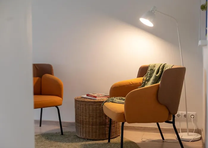 Homey Apartment Central